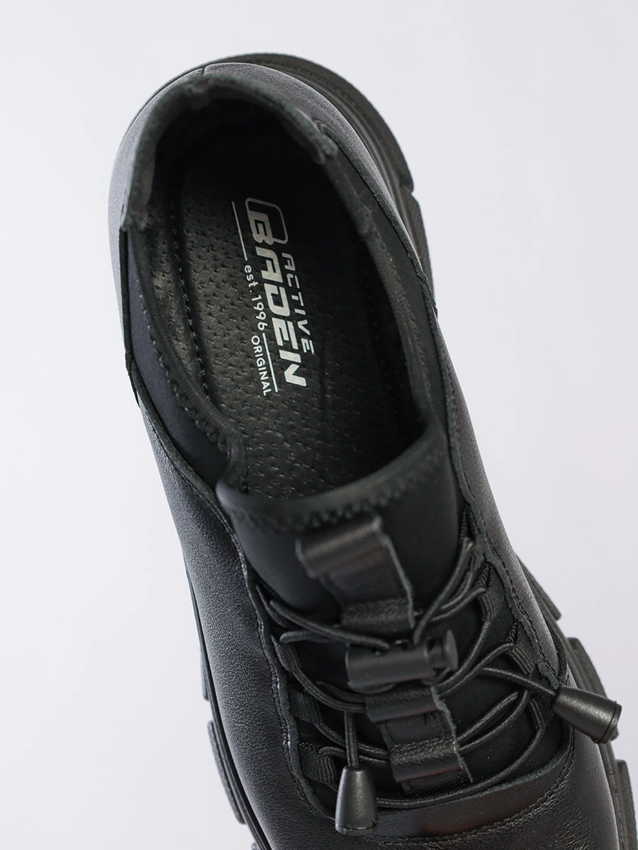 Кроссовки черного цвета на эластичной шнуровке